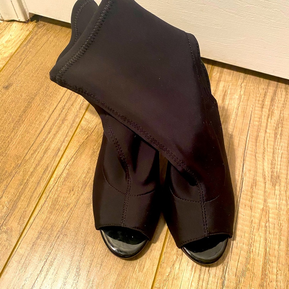 Black open toe boots size 7.5 US. Calf coverage